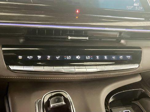 Used 2023 Cadillac Escalade Premium Luxury AWD/4WD image 15