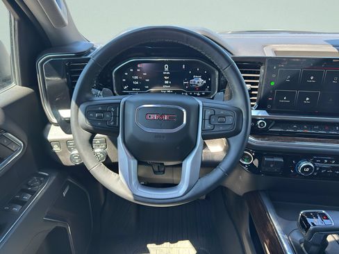 Used 2024 GMC Sierra 1500 Elevation w/ Preferred Package AWD/4WD image 19