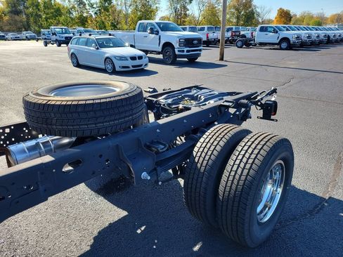 New 2025 Ford F350 XL w/ XL Chrome Package image 9