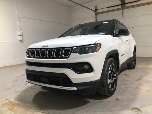 Used 2024 Jeep Compass Limited AWD/4WD image 3