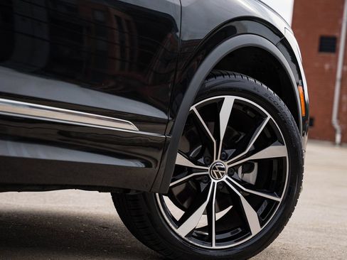 Used 2023 Volkswagen Tiguan SEL R-Line AWD/4WD image 7