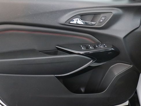 Used 2024 Chevrolet Trax RS w/ Sunroof Package image 11