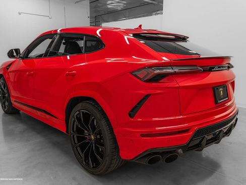 Used 2022 Lamborghini Urus AWD/4WD image 3