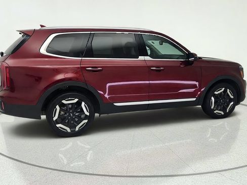 Used 2024 Kia Telluride S FWD image 7
