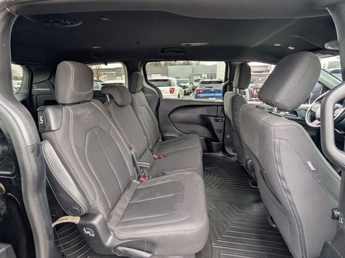Used 2019 Chrysler Pacifica Touring Plus w/ Advanced Safetytec Group image 11
