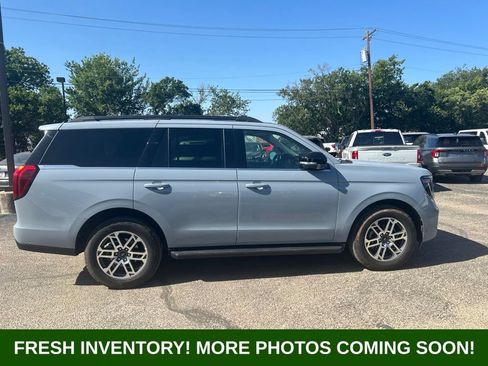 Used 2025 Ford Expedition Active AWD/4WD image 2