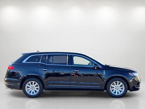 Used 2014 Lincoln MKT image 5