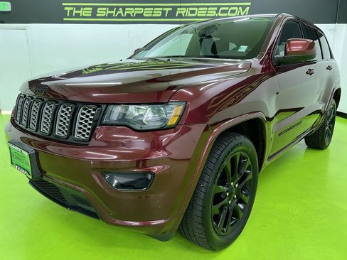 Used 2018 Jeep Grand Cherokee Altitude AWD/4WD image 5