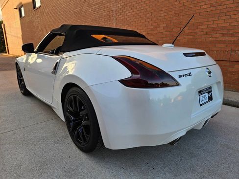 Used 2010 Nissan 370Z Touring image 5