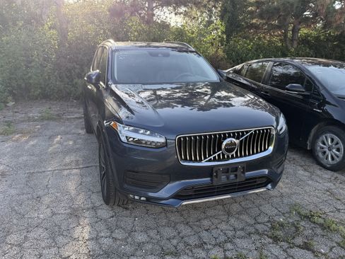 Used 2021 Volvo XC90 T5 Momentum w/ Climate Package AWD/4WD image 2