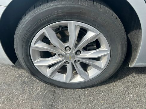 Used 2019 Chevrolet Malibu Hybrid w/ Leather Package image 7