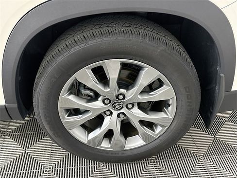 Used 2024 Toyota Grand Highlander XLE image 22