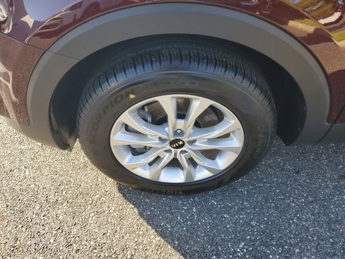 Used 2021 Kia Telluride LX image 5