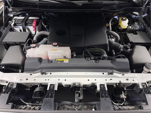 Certified 2025 Toyota Tundra SR5 AWD/4WD image 9