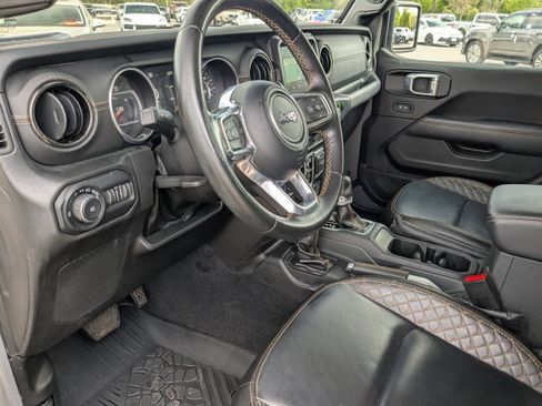 Used 2022 Jeep Wrangler Unlimited Sahara image 6