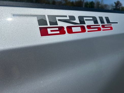 Used 2022 Chevrolet Silverado 1500 LT Trail Boss w/ Convenience Package II AWD/4WD image 18