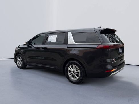 Used 2023 Kia Carnival LX FWD image 5