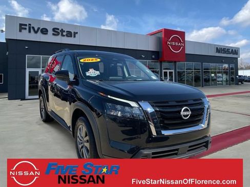 Used 2025 Nissan Pathfinder SV FWD image 1