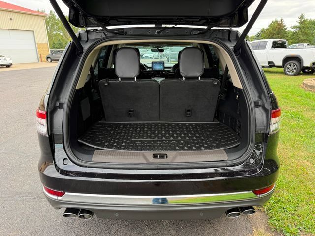 Used 2023 Lincoln Aviator AWD w/ Premium Package image 3