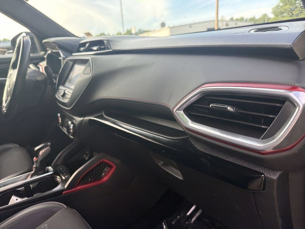 Used 2022 Chevrolet TrailBlazer RS FWD image 29