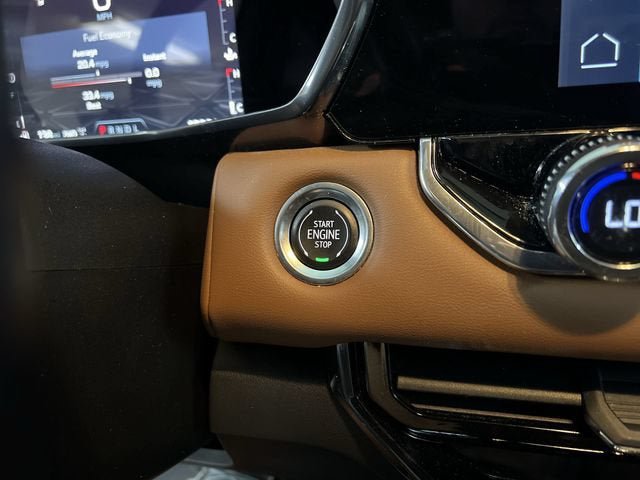 Certified 2023 GMC Canyon AT4 w/ AT4 Premium Package AWD/4WD image 17