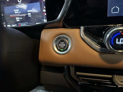Certified 2023 GMC Canyon AT4 w/ AT4 Premium Package AWD/4WD image 17