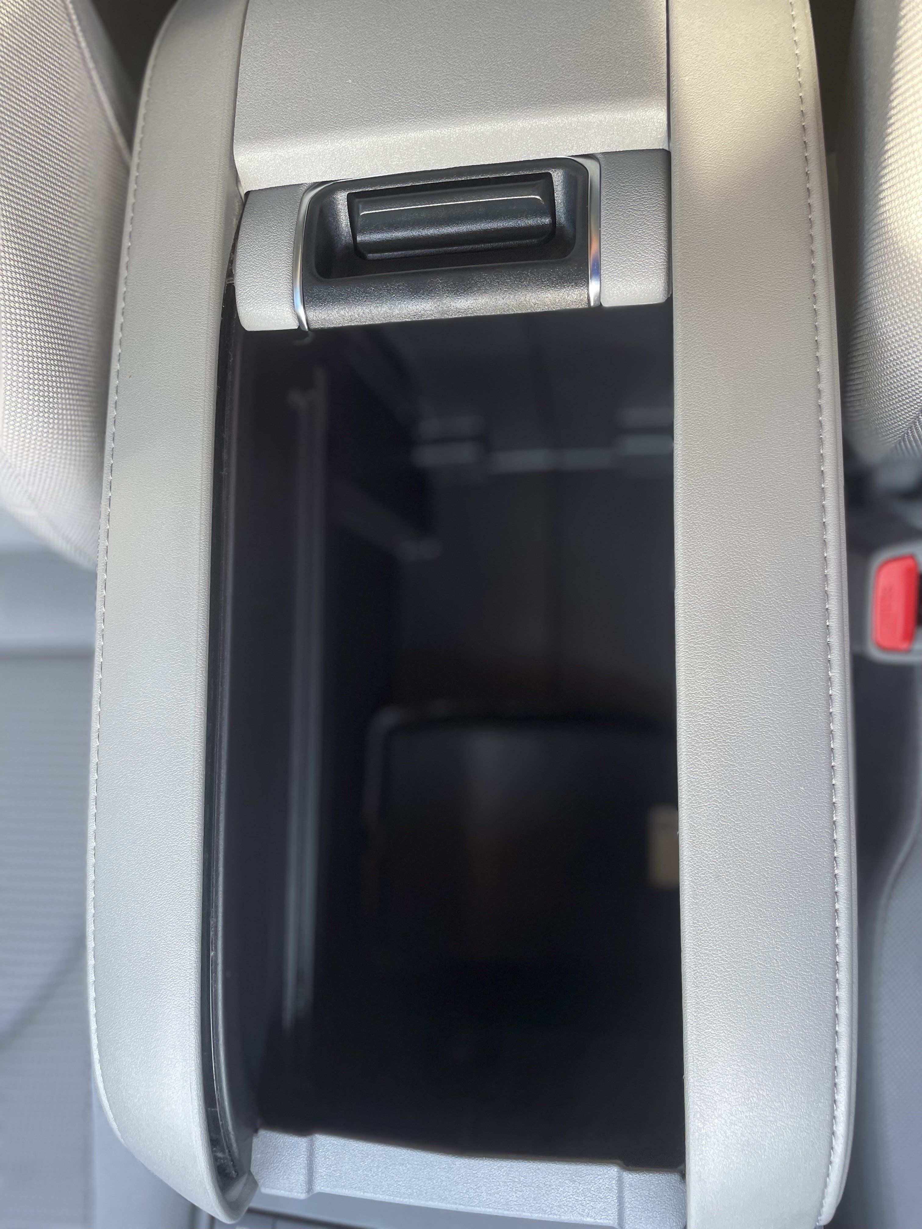Used 2022 Toyota Highlander LE FWD image 30