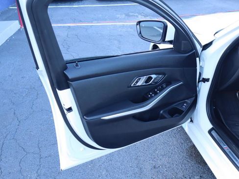 Used 2019 BMW 330i Sedan w/ M Sport Package RWD image 12