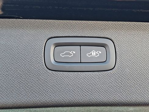 Used 2024 Volvo XC90 B6 Plus w/ Protection Package Premier image 32