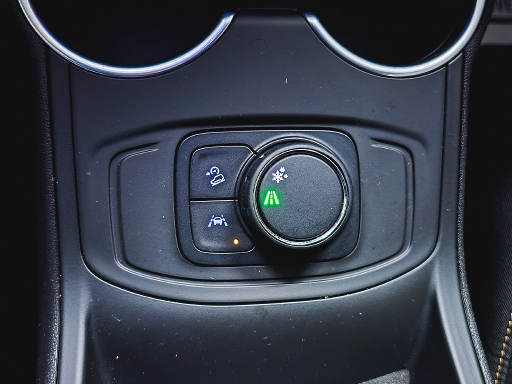 Used 2020 GMC Terrain SLE FWD image 33