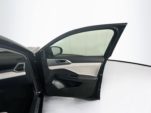 Used 2025 Volkswagen Taos SE FWD image 30