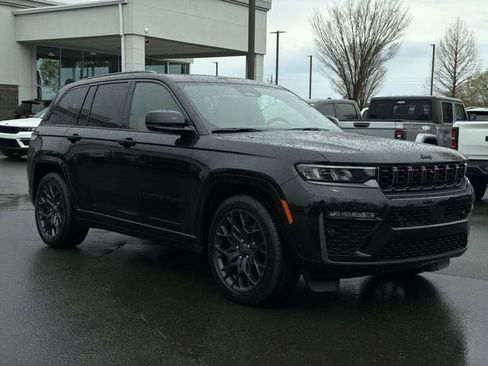 New 2026 Jeep Grand Cherokee Summit w/ Obsidian Package AWD/4WD image 15