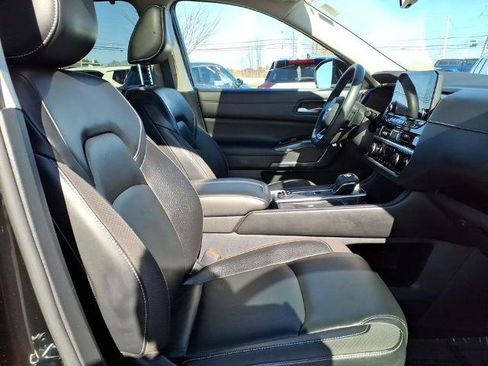Certified 2023 Nissan Pathfinder SL w/ SL Premium Package AWD/4WD image 9