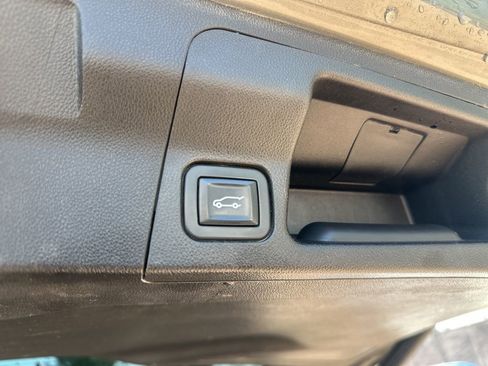 Used 2019 GMC Acadia SLE FWD image 13