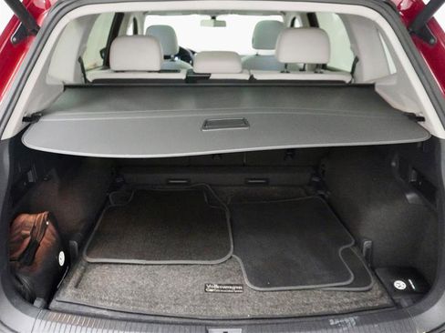 Used 2018 Volkswagen Tiguan SEL image 52