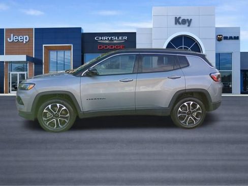 Used 2023 Jeep Compass Limited image 2