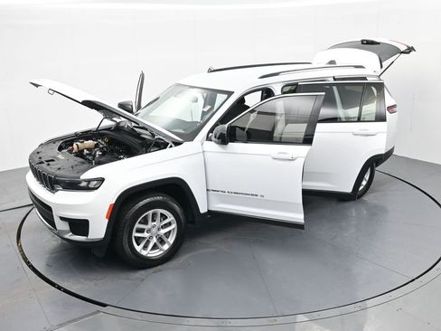 Used 2023 Jeep Grand Cherokee L Laredo image 40