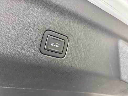 Used 2023 Chevrolet Suburban Premier image 41