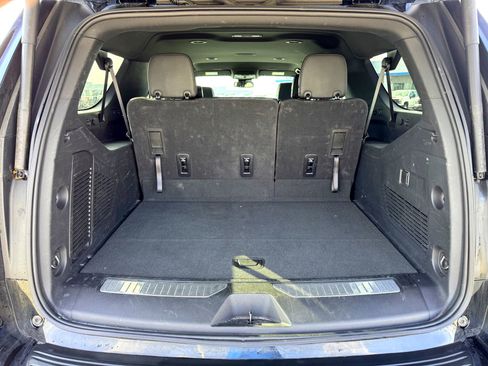 Used 2025 Chevrolet Suburban Z71 image 8