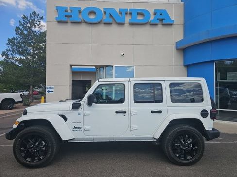 Used 2024 Jeep Wrangler Unlimited Sahara AWD/4WD image 2