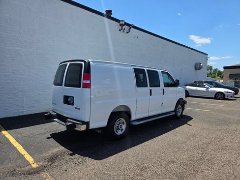 Used 2025 GMC Savana 2500 RWD image 5