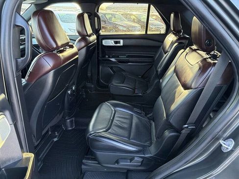 Used 2020 Ford Explorer Platinum w/ Premium Technology Package AWD/4WD image 11