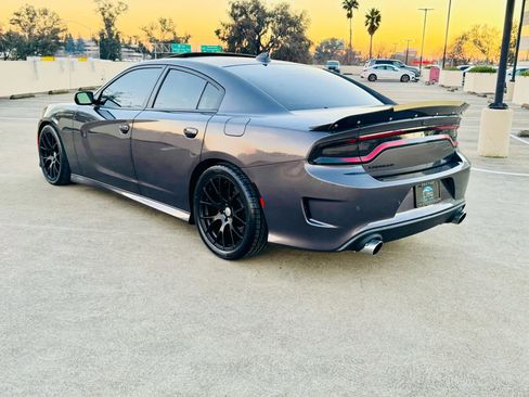 Used 2019 Dodge Charger Scat Pack w/ Daytona Edition image 16