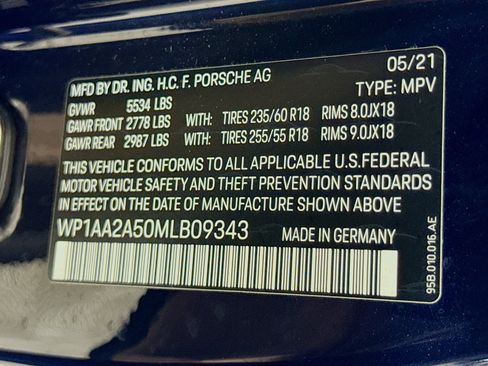 Certified 2021 Porsche Macan image 32