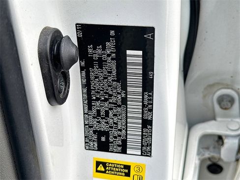 Used 2011 Toyota Highlander SE image 32