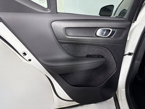 Used 2022 Volvo XC40 P8 Recharge Plus image 25