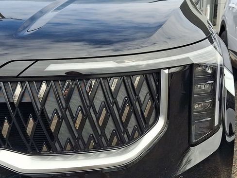 New 2026 Kia Carnival EX FWD image 4
