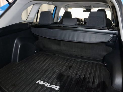 Used 2021 Toyota RAV4 LE FWD image 12
