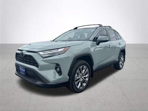 Used 2022 Toyota RAV4 XLE Premium AWD/4WD image 2