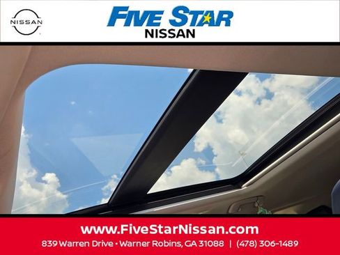Used 2023 Nissan Rogue SV w/ SV Premium B Package FWD image 18